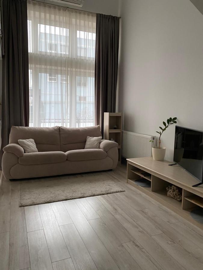 Апартаменты Apartament Ana Premium Орадя Экстерьер фото