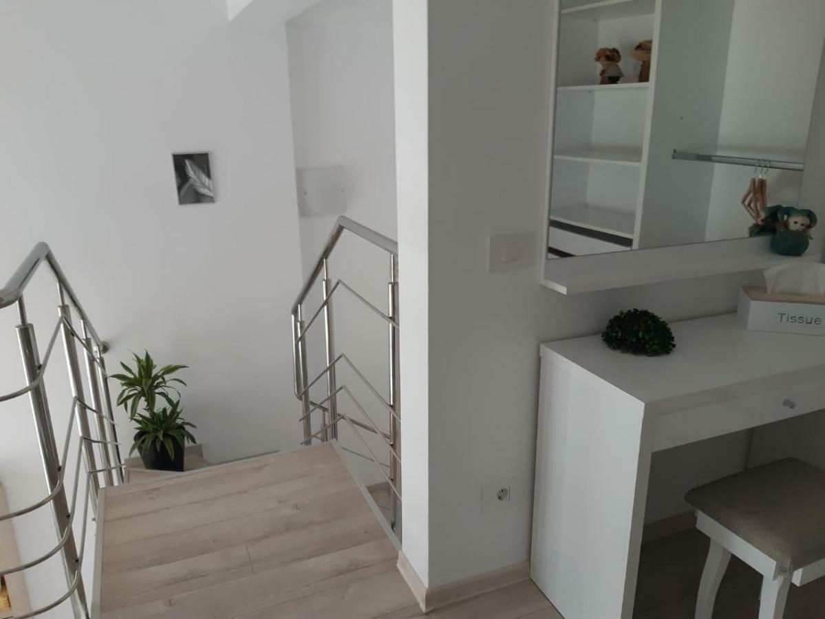Апартаменты Apartament Ana Premium Орадя Экстерьер фото