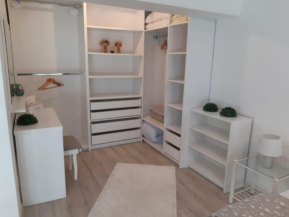 Апартаменты Apartament Ana Premium Орадя Экстерьер фото