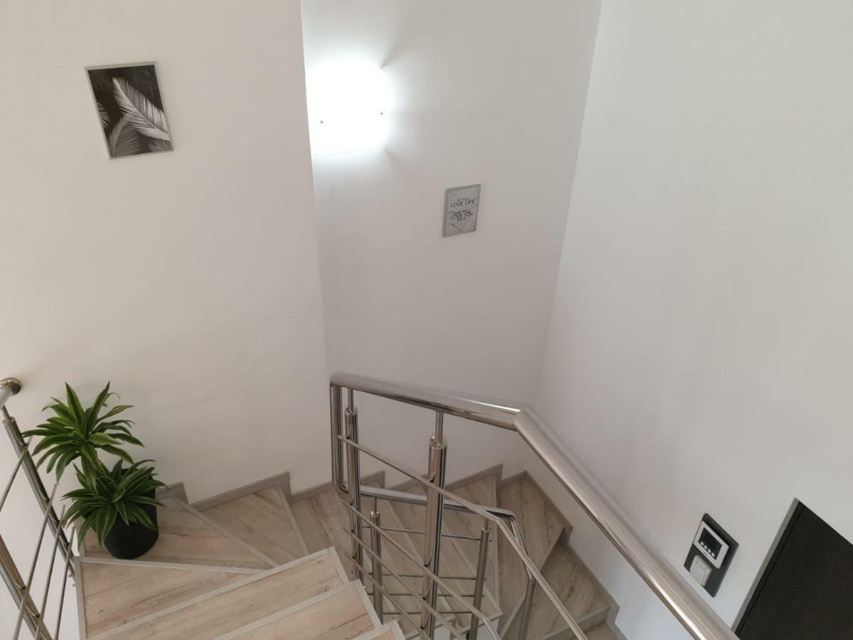 Апартаменты Apartament Ana Premium Орадя Экстерьер фото